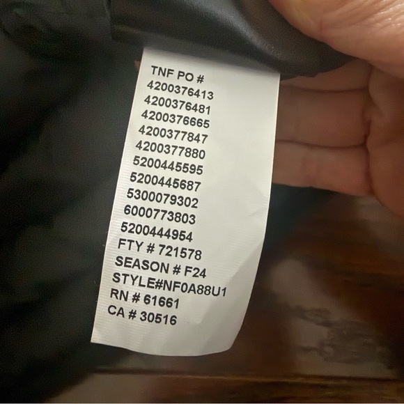 The North Face Women’s Terra Peak Quilted Puffer Jacket, size Medium, Black EUC - Picture 12 of 14